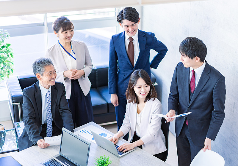 ミツカリの画面が表示されたノートパソコンがある