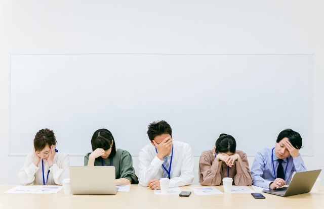 連鎖退職が止まらない？職場崩壊を防ぐ5つの対策